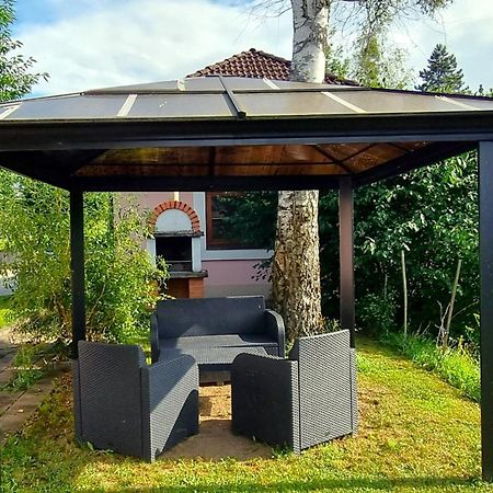 Bungalow & Apartments "Am Deber" Velden - Augsdorf フェルデン・アム・ヴェルターゼー エクステリア 写真