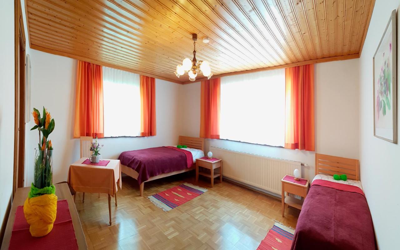 Bungalow & Apartments "Am Deber" Velden - Augsdorf フェルデン・アム・ヴェルターゼー エクステリア 写真