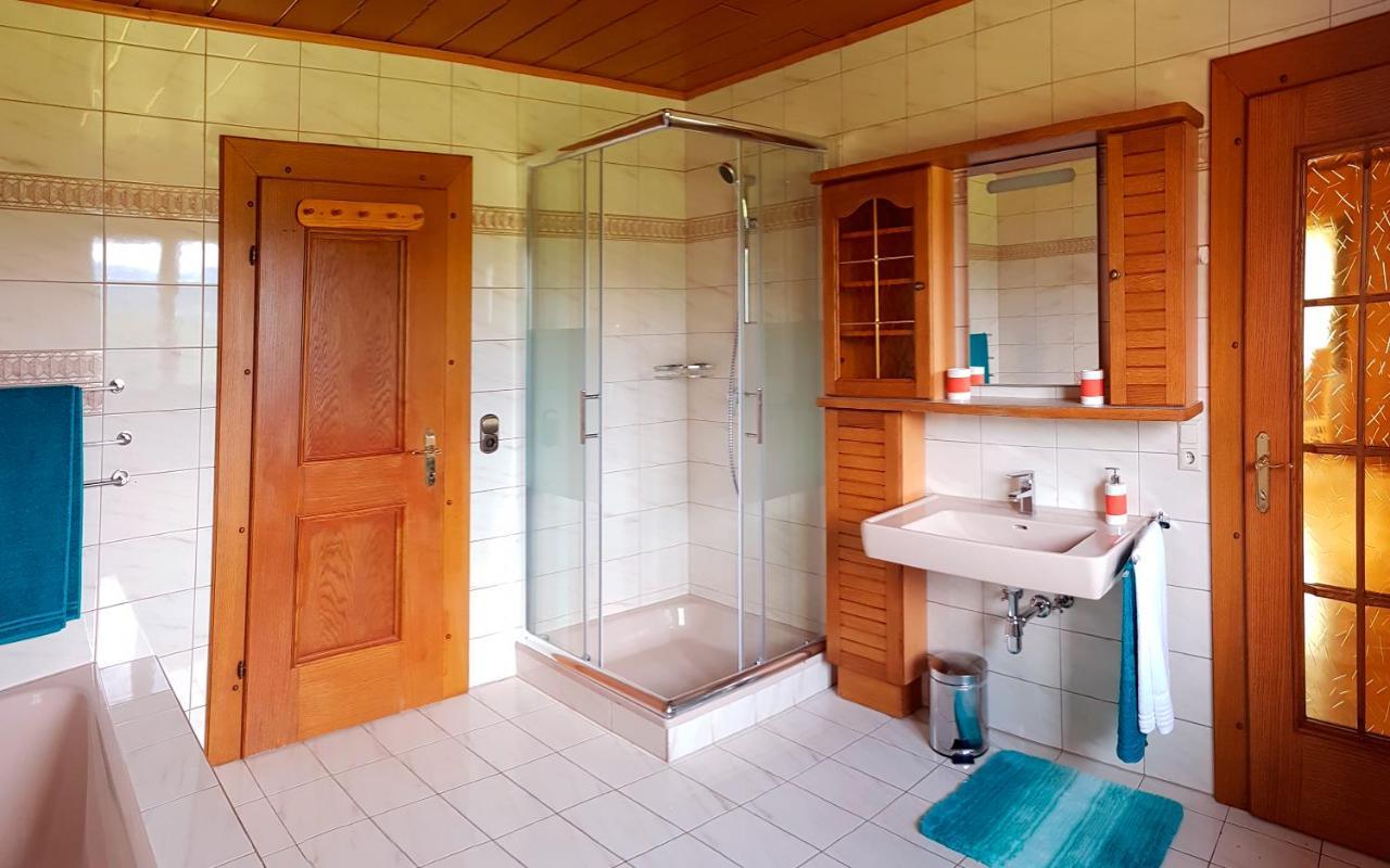 Bungalow & Apartments "Am Deber" Velden - Augsdorf フェルデン・アム・ヴェルターゼー エクステリア 写真