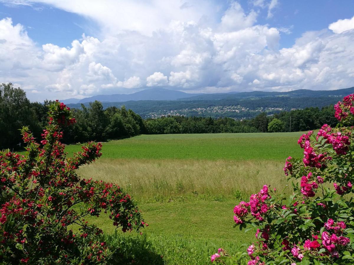 Bungalow & Apartments "Am Deber" Velden - Augsdorf フェルデン・アム・ヴェルターゼー エクステリア 写真