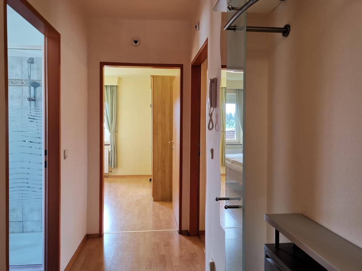 Bungalow & Apartments "Am Deber" Velden - Augsdorf フェルデン・アム・ヴェルターゼー エクステリア 写真