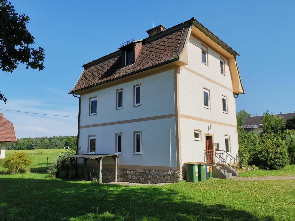 Bungalow & Apartments "Am Deber" Velden - Augsdorf フェルデン・アム・ヴェルターゼー エクステリア 写真