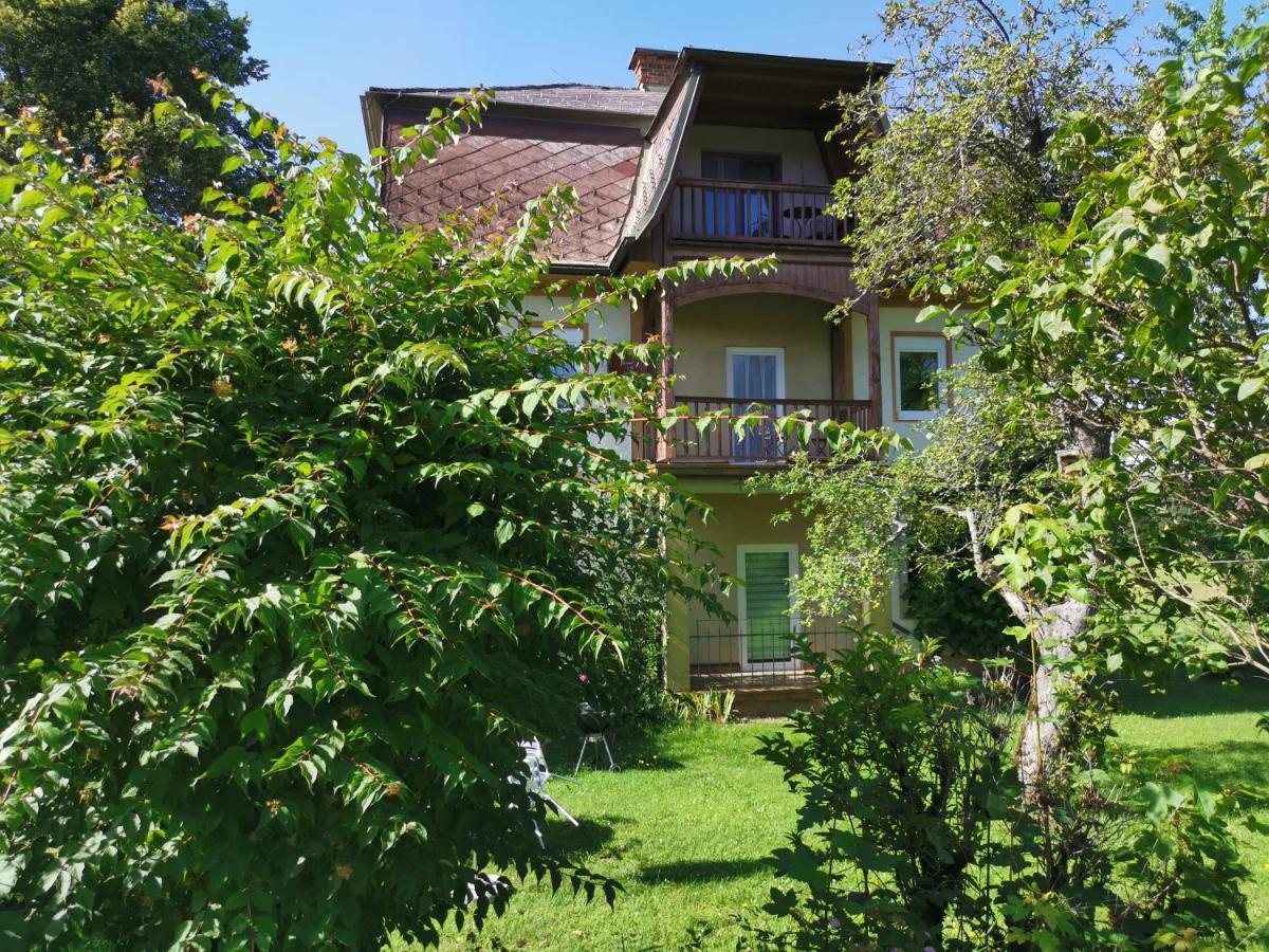 Bungalow & Apartments "Am Deber" Velden - Augsdorf フェルデン・アム・ヴェルターゼー エクステリア 写真