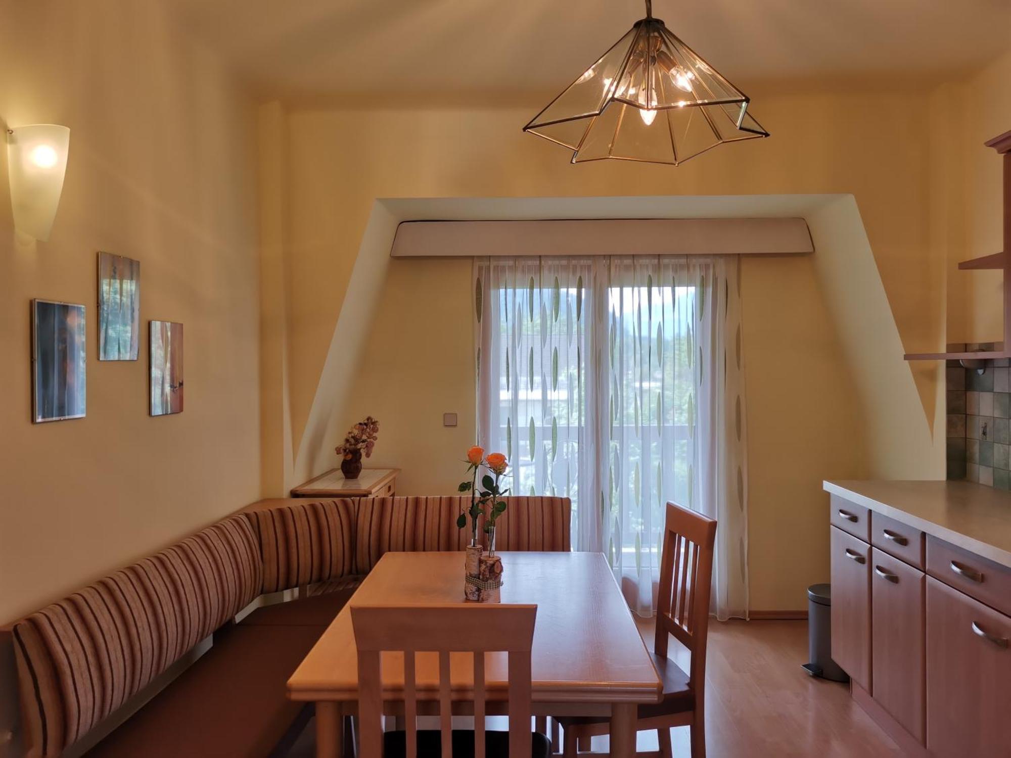Bungalow & Apartments "Am Deber" Velden - Augsdorf フェルデン・アム・ヴェルターゼー エクステリア 写真