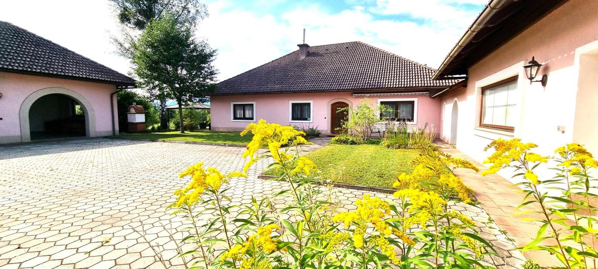 Bungalow & Apartments "Am Deber" Velden - Augsdorf フェルデン・アム・ヴェルターゼー エクステリア 写真